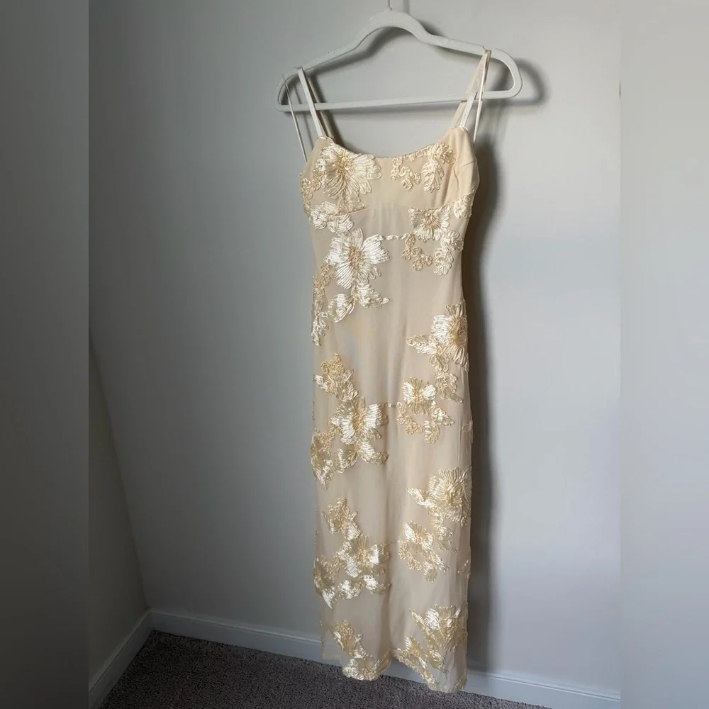 Viral Yellow floral applique bodycon Maxi Dress - Picture 1 of 6